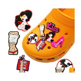 Accessoires de pièces de chaussures moq 100pcs de style sexy mini croc jibz charmes 2d chaussures en plastique souple boucles cartoon décorations de charme fit wom dhubv