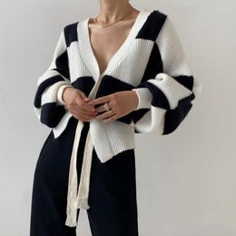 Women's Knits 2023 Vintage Checkerboard Plaid Cardigan Korean Style Sexy Deep V-neck Knitted Ribbed Cardigans Ladies Elegant Black Sweater