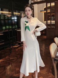 Casual Dresses Light Luxury Solid Colour Dress 2023 Spring Autumn Design Sense Machine Embroidery Slim Fit Sheath Fishtail