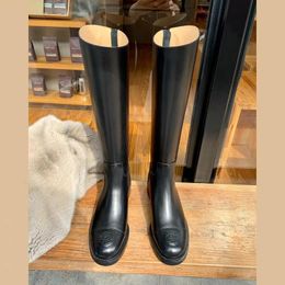 Stiefel 2023 Damenmode Kamelie verzierte runde Zehen Damen Ritter hinterer Reißverschluss über dem Knie elegant