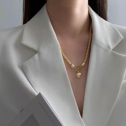 Pendant Necklaces Fashion Heart Chain 2-Piece Set Gold Geometric High Quality Ladies Necklace Jewelry Trend Goddess Calories FM096