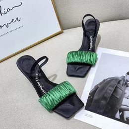 AWW Leather Sandals 2023 Дизайнерские роскошные летние новая одностроение с страном высокой каблуки сандалии женская голова выпадения двух носит женскую обувь черная зеленая