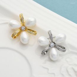 Brooches Wuli&baby Small Pearl Flower Women 2-color Shirts Dress Party Office Collar Brooch Pins GiftsWB
