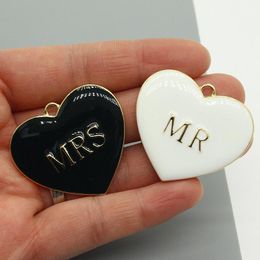 Charms 2pcs Exaggerated Big Hearts Couple Enamel Black White Mr Mrs Lovers Keychain Earring Pendant DIY Jewellery Accessory MakeCharms