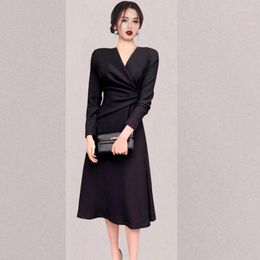 Casual Dresses Hepburn Designer Elegant Women Occupation Dress Spring Fashion V-Collar Long Sleeves Black Vintage Femme