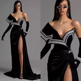 Black Velvet Evening Gowns Sweep Train Off the Shoulder Mermaid Prom Dresses High Slit Pearls Vestidos Formal Celebrity Gowns