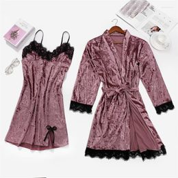 Women's Sleepwear 2PCS/Set Women Velvet Pajamas Sexy Lace Bathrobe And Nightdress Elegant Glossy Gown Warm Ladies Homewear Loungewear