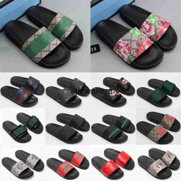 Guccie Mens Designer Slides Pantofole da donna Fashion Luxurys Pantofola floreale Pelle Gomma Flats Sandali Scarpe da spiaggia estive Mocassini Gear BottorgIc