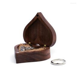Jewelry Pouches 2023 Heart Walnut Wood Ring Box Proposal Engagement Holder Wooden