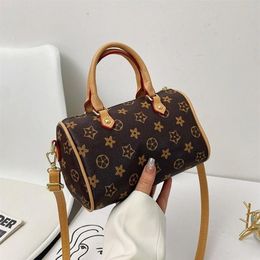 TOP 2023 Shoulder Bag Embossed Flower Clutch Crossbody Messenger Bags Chain Coin Pillow Handbags With dust belt and lock