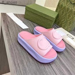 2023 Pantofole Sandalo Slider Pantofola da casa Infradito da spiaggia Nuovo stile Macaron Fondo spesso antiscivolo Fondo morbido Moda g Abbigliamento donna