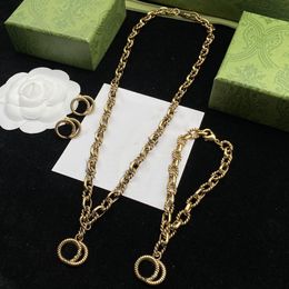 Fashion Designer Letter Necklace for Couple Retro Hip Hop Lovers Gift Personality Sier Plated Chain Necklace Jewelry