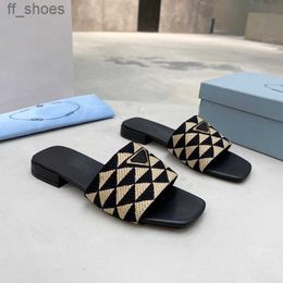 2023 new Embroidered Fabric Slides Slippers Black Beige Multicolor Embroidery Mules Womens Home Flip Flops Casual Sandals Summer Leather Flat Slide