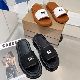 berry Slippers shoes Embroidered Canvas Lambskin Leather Platform Slides black white tan Fashion women One-word trailer leather Platform trend Sandals Eur 34-40