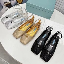2022 Designer femminile sandali a testa quadrata di lusso Donne 100% in pelle per perle in tessuto trasparente moda e scarpe eleganti ladys robusti sandali di chiusura a basso tacco