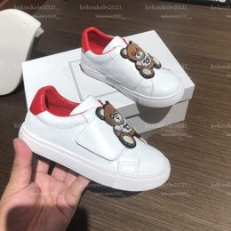 2023 New Children Flats Shoes for Spring/Autumn All-match Leather Kids Sneakers Cute Cartoon Bear Boys Girls White Running Shoes Come with Box