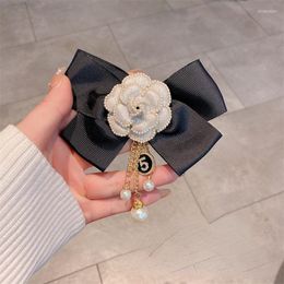 Brooches High-end Fabric Bow Brooch Camellia Flower Pearl Tassel Corsage Lapel Pins Suit Sweater Badge Luxulry For Women Jewelry