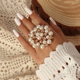 Cluster Rings Elegant White Pearl Crystal Flower Women Ring Jewelry Accessories Luxury Big Korean Zircon Engagement Party Gift