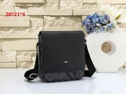 Classic Men designer bag luxury briefcases Messenger Bags Tote Fashion men Shoulder Belt Backpack Mini age Lifestyle