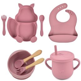 Cups Dishes Utensils 8PCS/Set Baby Silicone Sucker Bowl Plate Cup Bibs Spoon Fork Sets Children Non-slip Tableware Baby Feeding Dishes BPA Free 230130