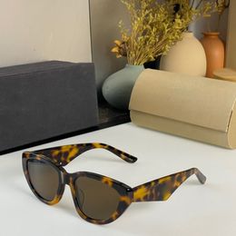Damen-Sonnenbrille für Damen und Herren, Sonnenbrille für Herren, modischer Stil, schützt die Augen, UV400-Linse, mit zufälliger Box und Etui 4438