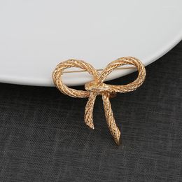 Brooches Classic Braided Rope Pattern Bowknot Three-dimensional Brooch Coat Cardigan Woman Pin