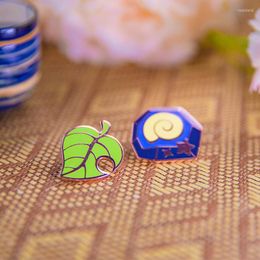Brooches Brand 1pc Cute Animal Crossing Emblem Brooch Doll Keychain Pendant Badge Pin Metal Leaf Ornament