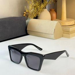 Damen-Sonnenbrille für Damen und Herren, Sonnenbrille für Herren, modischer Stil, schützt die Augen, UV400-Linse, mit zufälliger Box und Etui 4439