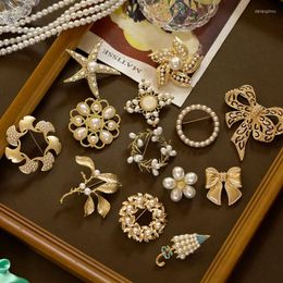 Brooches 2023 Vintage Women Mental Rhinestone Baroque Brooch Accessories Retro Pearl Matte Pins Lady Fashion Girl Party Gift