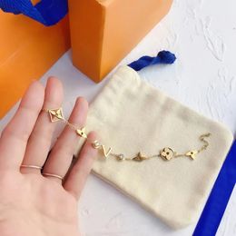 Classic Bracelets Bangle 18K Gold Plated Stainless steel Flower Letter Pendants Lovers Gift Wristband Cuff Chain Women Bracelet for Birthday GiftH76T