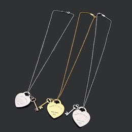 New designed fashion heart-shaped Key pendant necklace Titanium Steel T-Letter Single Peach Heart Love Bracelet Designer Jewellery T01
