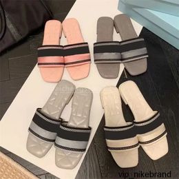 2023 Slippers Embroidered Fabric Sandals Designer Slides Women Slipper Luxury P Slide Sandal Casual Chunky Heels Fashion Summer Beach Low Heel Shoes B2