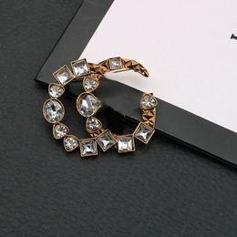 Fashion Brand Letter Designer Brooches Vintage Diamond Letters Lapel Pins Crystal Rhinestone Pin Party Metal Jewelry Accessories Gift