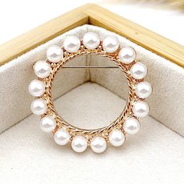 Brooches Fashion Design Rhinestone Pearl Series Brooch Spring Summer Styles Wreath Deer Pins Woman Daily Colthes Button Small Accessories