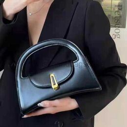 Shoulder Bags Luxury Women's Half Moon Bag Brand Designer Metal Buckle Shoulder Messenger Bag Fashion Casual Handbag 2022 Bolso Mujerstylishhandbagsstore