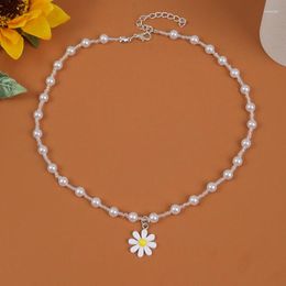 Pendant Necklaces Trendy Simple Female White Pearl Transparent Glass Beads Handmade Beaded For Women Flower Necklace Gift