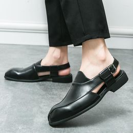 Сандалии мужские выдолбленные кожаные туфли с верхним слоем коврика для формальной одежды и отдыха в воздухопроницаемой ботинке против