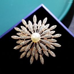 Brooches AINAMEISI2023 Fashion Imitation Pearl Rhinestone Crystal Flower Brooch Women's Wedding Bridal Party Round Bouquet Clothing A