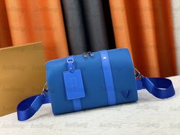 Classic City Keepall Mens Shoulder Bag Monograms Soft Luxurys Designer Handbags Man Crossbody Bags Leather Purse M57082