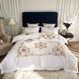 King Queen Size Comforter Cover Flat Fitted Bed Sheet set White Chic Embroidery 4Pcs Silk Cotton Wedding Bedding Sets Luxury Home 318L