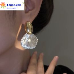 Two color niche earrings French style small fragrance light luxury exquisite earrings simple and high-end feel scallop earrings temperament retro