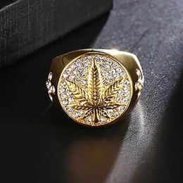 Business Men's Gold Colours Carved Golden Maple Leaf Rings for Men Punk Inlaid with White Zircon Wedding Party Jewellery