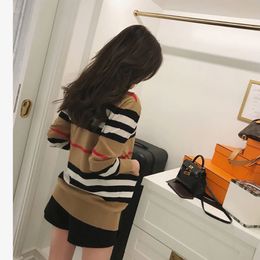 Sweaters Bayan Kadın Tasarımcı Kazak Kadınlar İnce V Boyun Süveteri Ceket Gevşek Triko çok yönlü panelli renk uzun kollu hırka iki fiyata dikkat edin