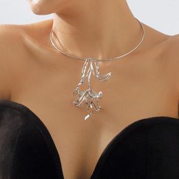 Pendant Necklaces Elegance Low Profile Flower Collarbone Chain Necklace For Women Fashion Unique Three-dimensional Tulip Jewelry