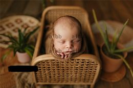 Keepsakes born Pography Props Handmade Vintage Bamboo Chair baby bed girl Boy Pography Props born Po Posing Props Baby Crib 230801