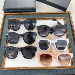 2023 New luxury designer sunglasses Ch Net Red Box Letter Mirror Leg Sunglasses 71465A