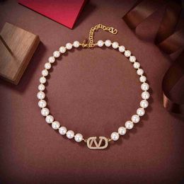 Woman Brand Pendant Necklaces V Letter Designer Pearl Fashion Luxury V Metal Jewellery Hoop Women Trend Necklaces JHJ545