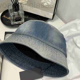 Ball Caps designer P Family 23 High Edition Men's and Women's Couple Style Made Old Wash Water Denim Casual Fashion Triangle Label Fisherman Hat YXIF HIRU