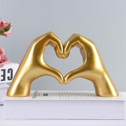 Decorative Objects Figurines Nordic Heart Gesture Sculpture Resin Abstract Hand Love Statue Wedding Home Living Room Desktop Ornaments Decor 230802