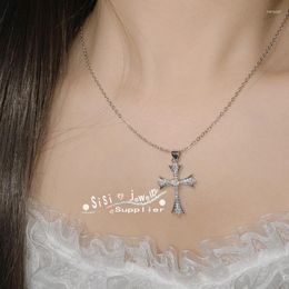 Pendant Necklaces SIsi Niche Cross Necklace For Women Plated 18k Vintage Cold Wind Micro Studded With Arrow Collarbone Chain